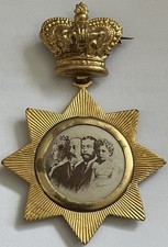 Gilt Metal Queen Victoria Four Generations 1897 Diamond Jubilee Badge / Brooch.
