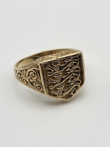 9ct solid gold lions - 9ct, england