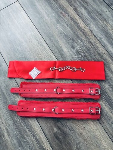Red faux leather restraint - red,