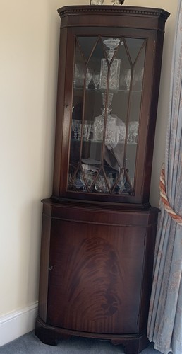 Corner drinks cabinet with - corner,