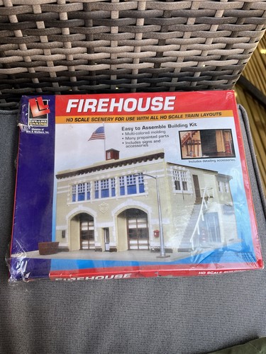 Walthers firehouse model kit - walthers,