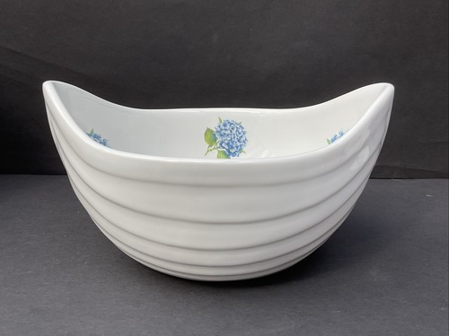 Blue hydrangea lunch - , bowl-
