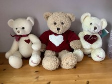 3 Harrods valentine bears In excellent condition.  Not played with.