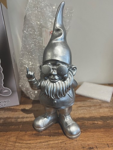 Lesser pavey gnomes - lesser&pavey, behaving