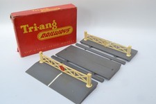 Triang R70 level crossing