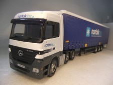 1:50 Corgi CC13806 Mercedes