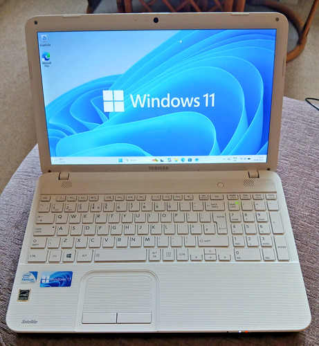 Toshiba satellite c855 white - toshiba,