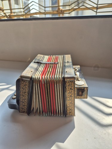 Hohner accordion 114 - 114, 2