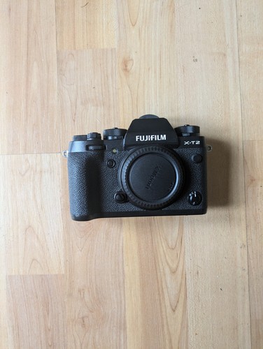 Fuji digital mirrorless - x-t2,