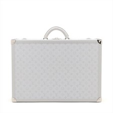 Louis Vuitton Taiga Lama