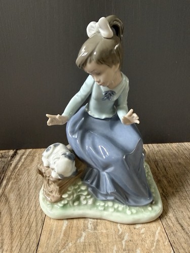 Nao lladro girl seated on - lladro,