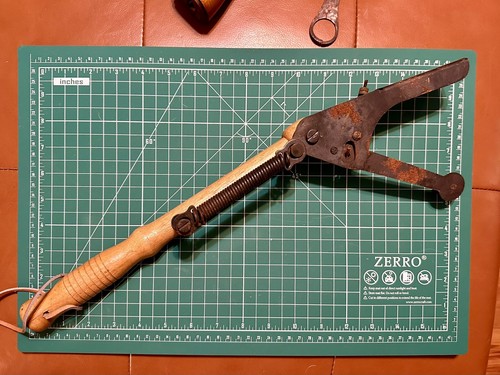 Vintage hand trap clay pigeon - clay,