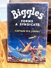 BIGGLES FORMS A SYNDICATE W.E JOHNS HARD BACK BOOK HARDBACK 1ST EDITION 1961