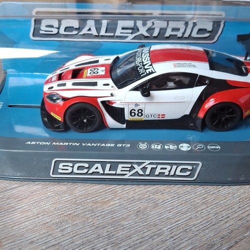 Scalextric aston martin - scalextric,
