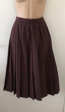 Vintage *Country Casuals* pure new wool burgundy pleated skirt size 8