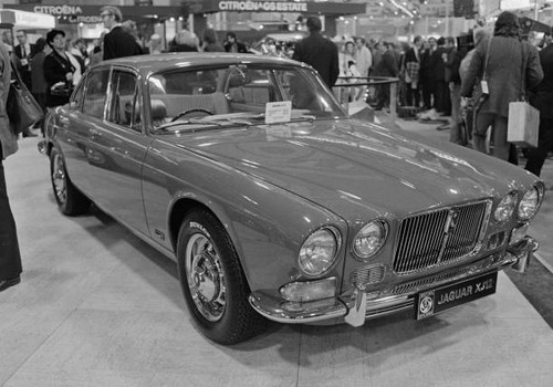 Jaguar xj12 saloon car - car, at