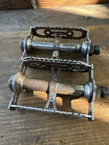 Lyotard bike pedals british - bike,
