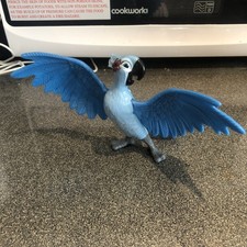 McDonald’s toy happy meal Blu from the film Rio lights up