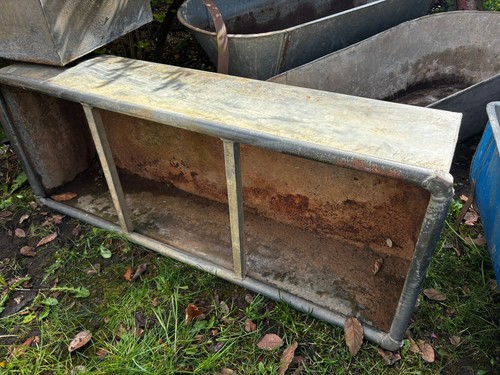Galvanised water trough - water, 4'