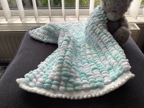 Luxuriously soft pompom baby - pompom,
