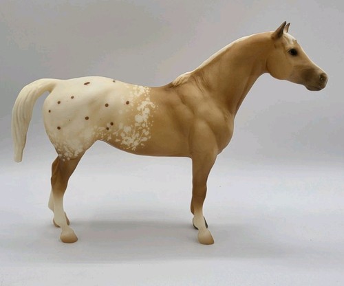Vtg breyer horse - #961, golden