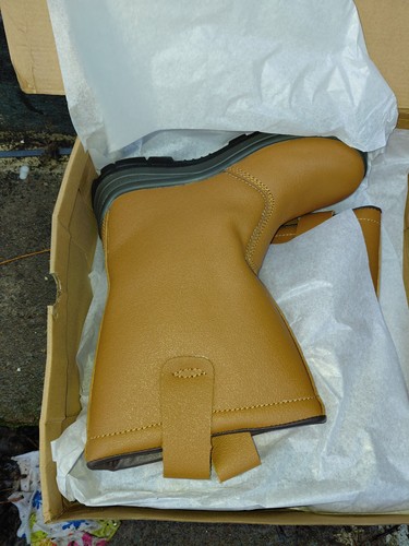 Size rigger boots - 5,