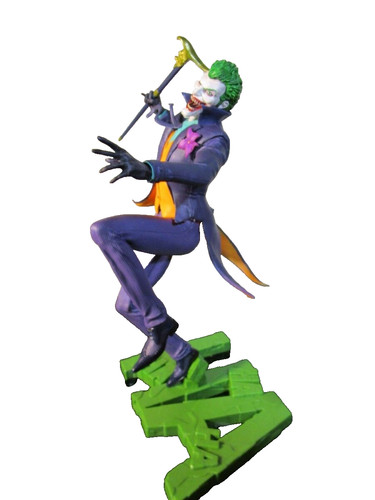 The joker statue - dc,