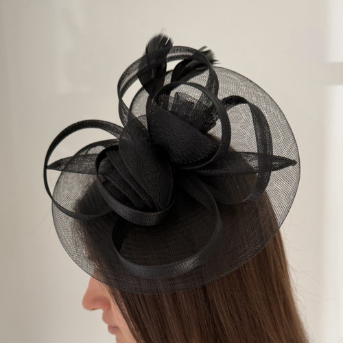 Black mesh feather fascinator - black,