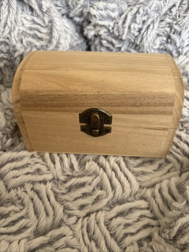 Small wooden treasure chest - treasure,