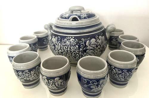 Hertwig cat hut porcelain - co,