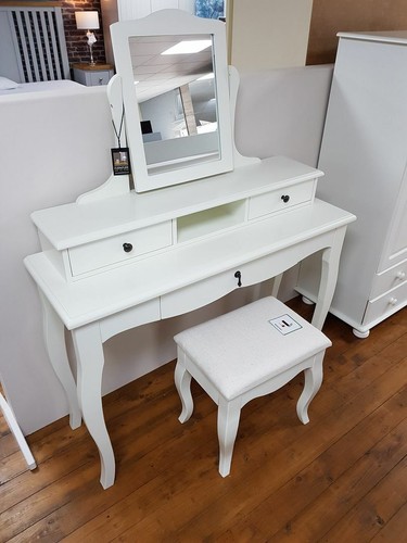 Ornate chic ivory - chic, dressing