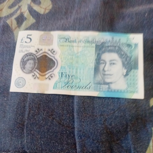 Five pound note - ak, £5