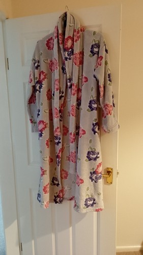 Dressing gown marks and - dressing,