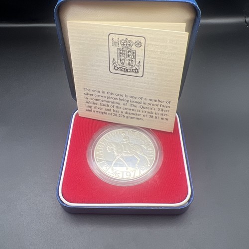 The royal mint boxed - royal, queen