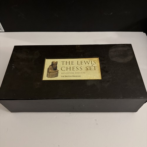 The lewis chess set - lewis, miniature
