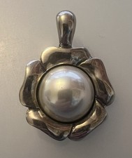 Miglio costume pendant