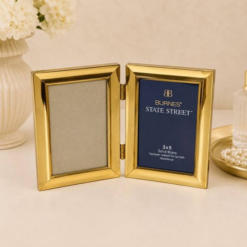 Burnes solid photo - photo, frame