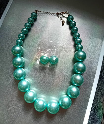 Green simulated round pearl - green,
