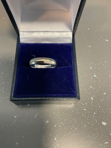 9ct wite gold band - 9ct,