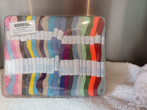 100 coloured skeins - skeins, oasis