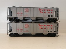 American HO Gauge 2 x 6 Door Covered Hopper Wagons