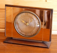 VINTAGE 23cm Smiths Mantel