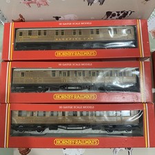 Hornby OO Gauge carriages x 8