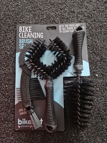 Bike hut - bike, cleaning