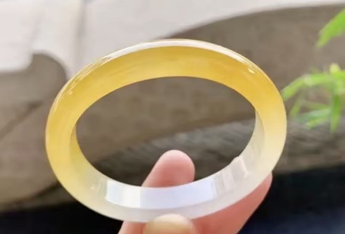 Natural jade yellow and white