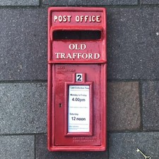 Old Trafford Wall Mounted Post