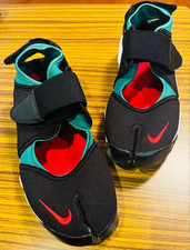 NIKE Air Rift QS Sneakers