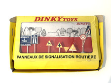 Dinky Toys Road Signs Ref 593 1.64 diecast traffic car van lorry