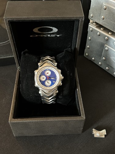 Genuine oakley gmt watch - gmt, honed