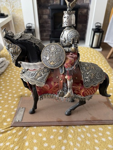 Marlo knight horse metal - marlo,